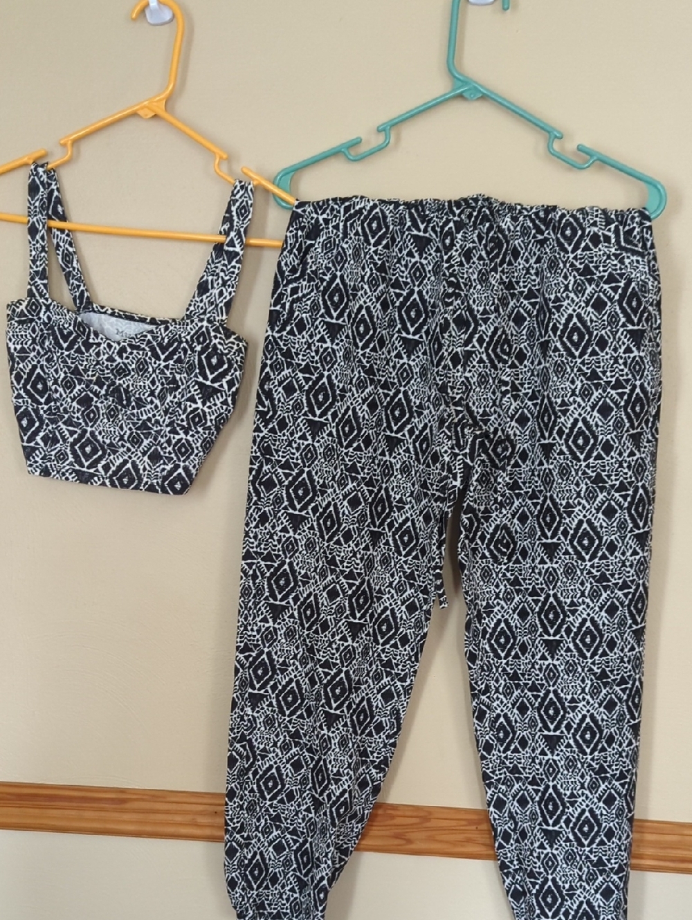 Black & White Geometric Jogger Set - Women